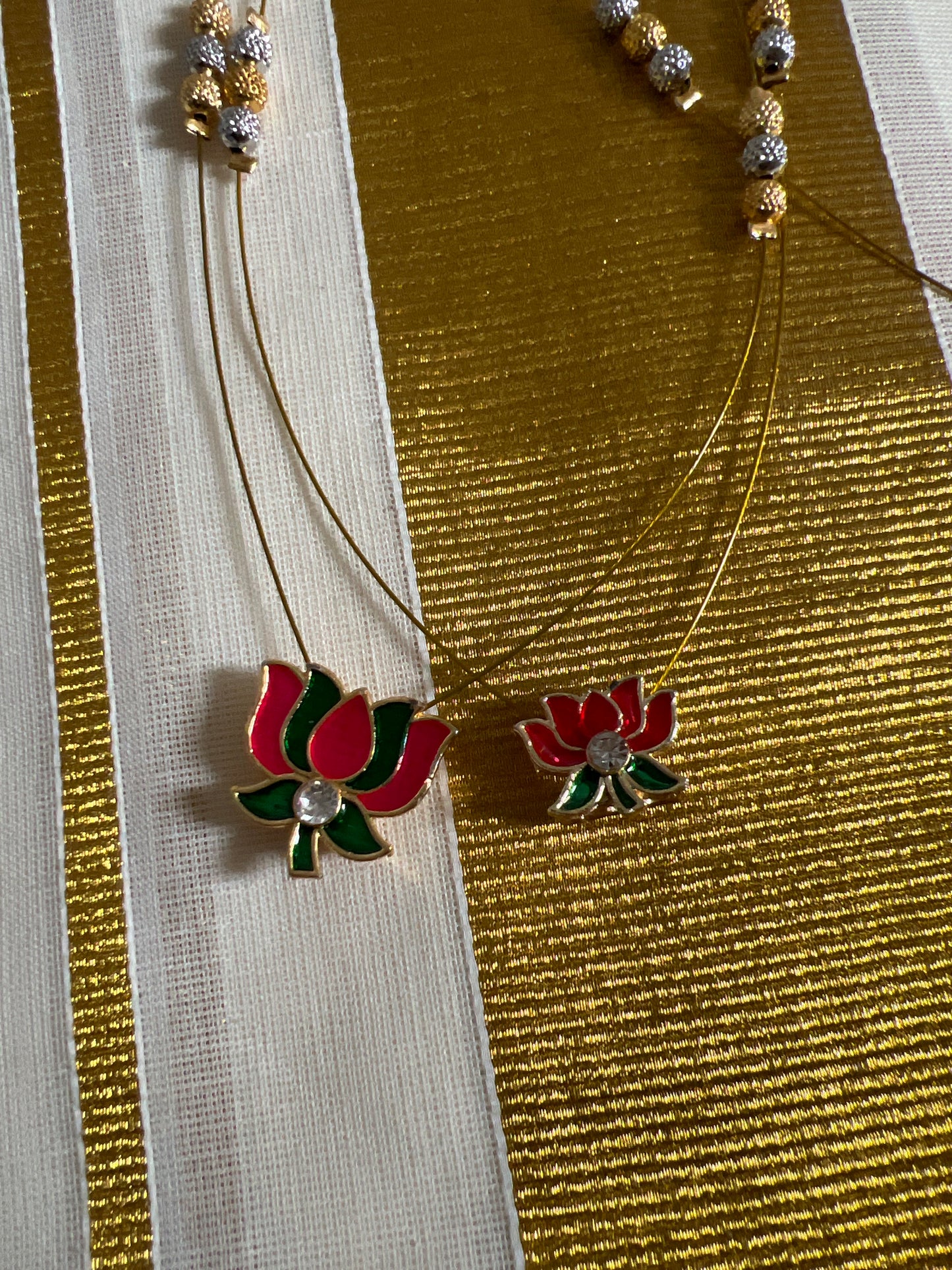 Malini - Invisible Necklace with lotus