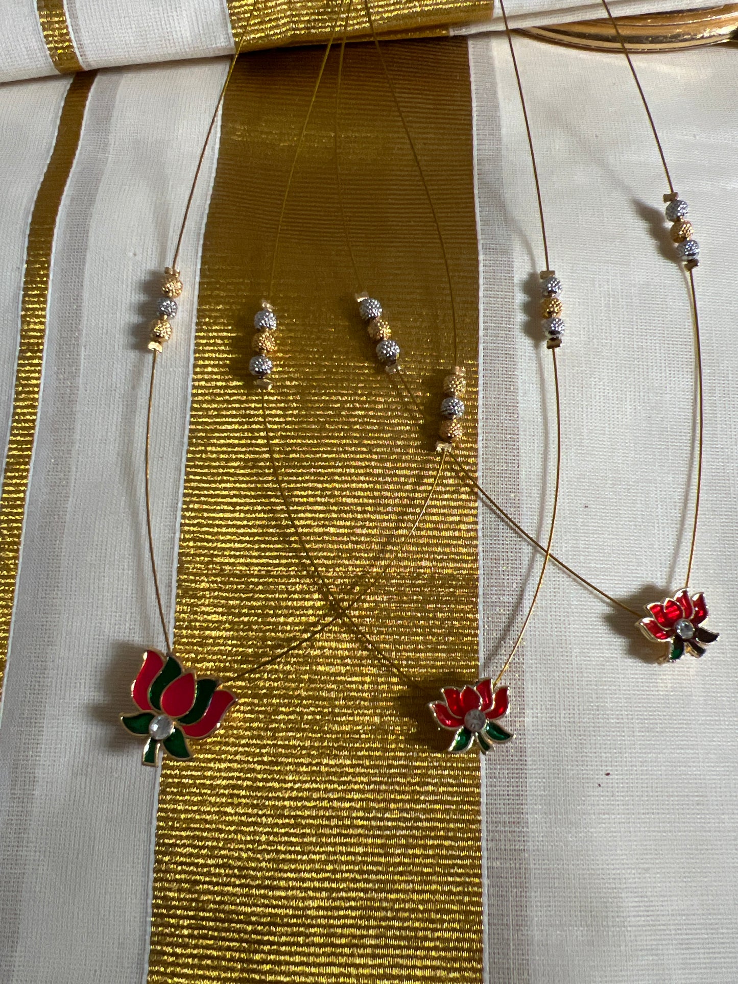 Malini - Invisible Necklace with lotus