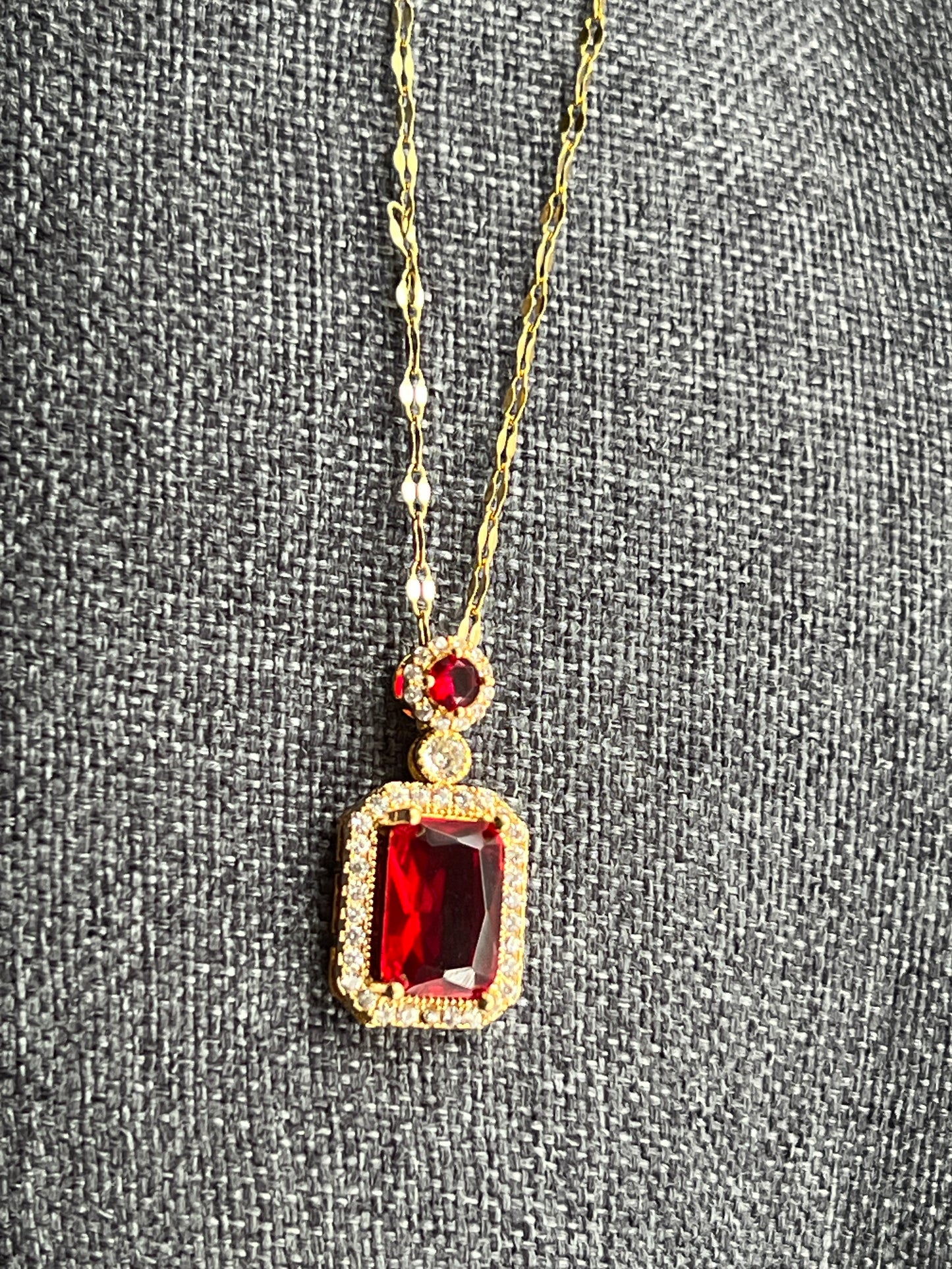 Ruby Bliss - set of earrings, free size ring and 18k gold plated necklace