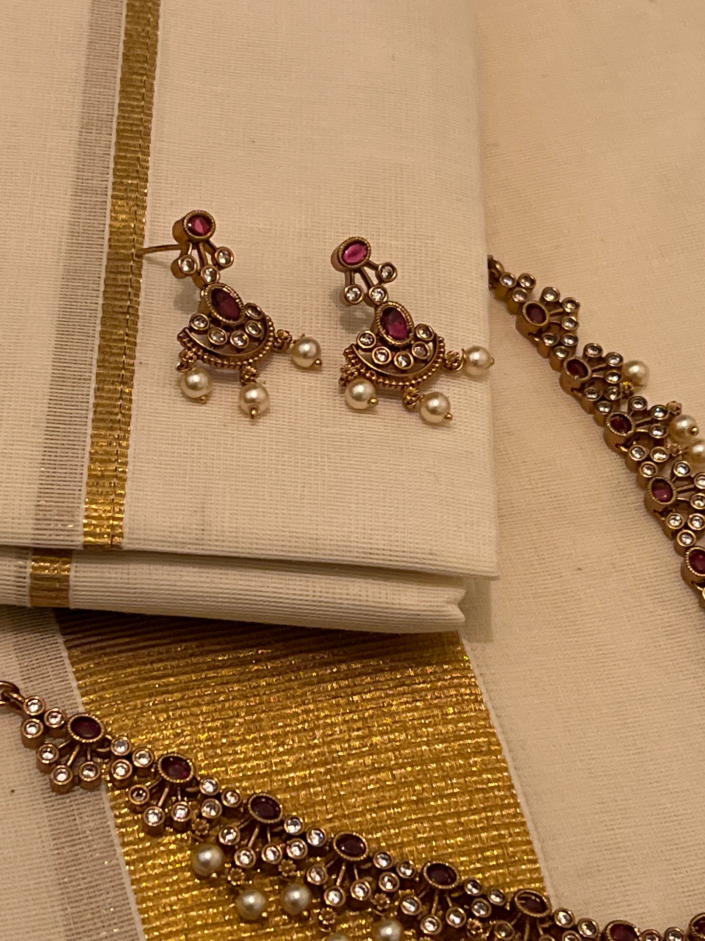 Alakanandha - pearl & stones Necklace Red