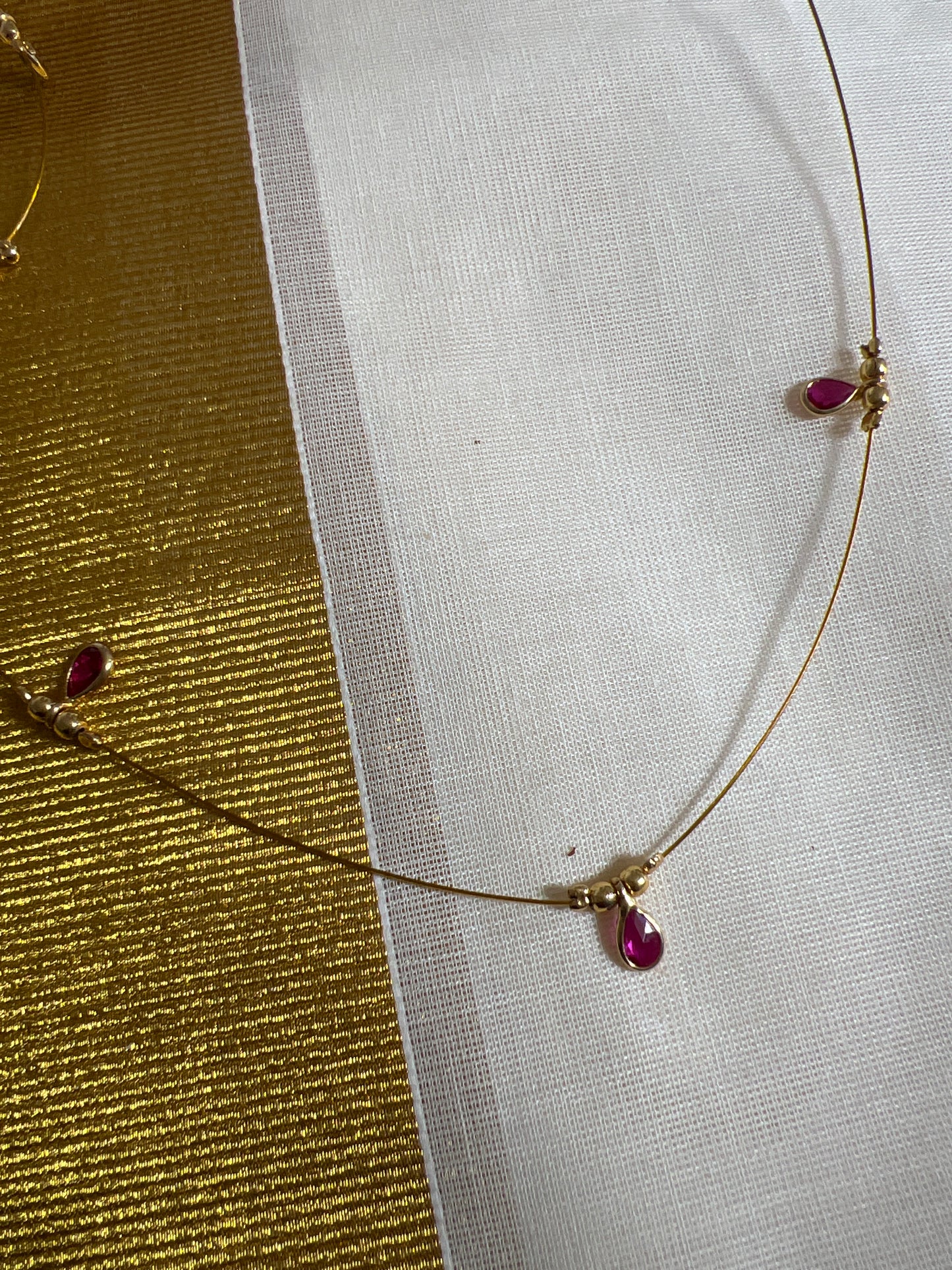 Kavi - Invisible Necklace