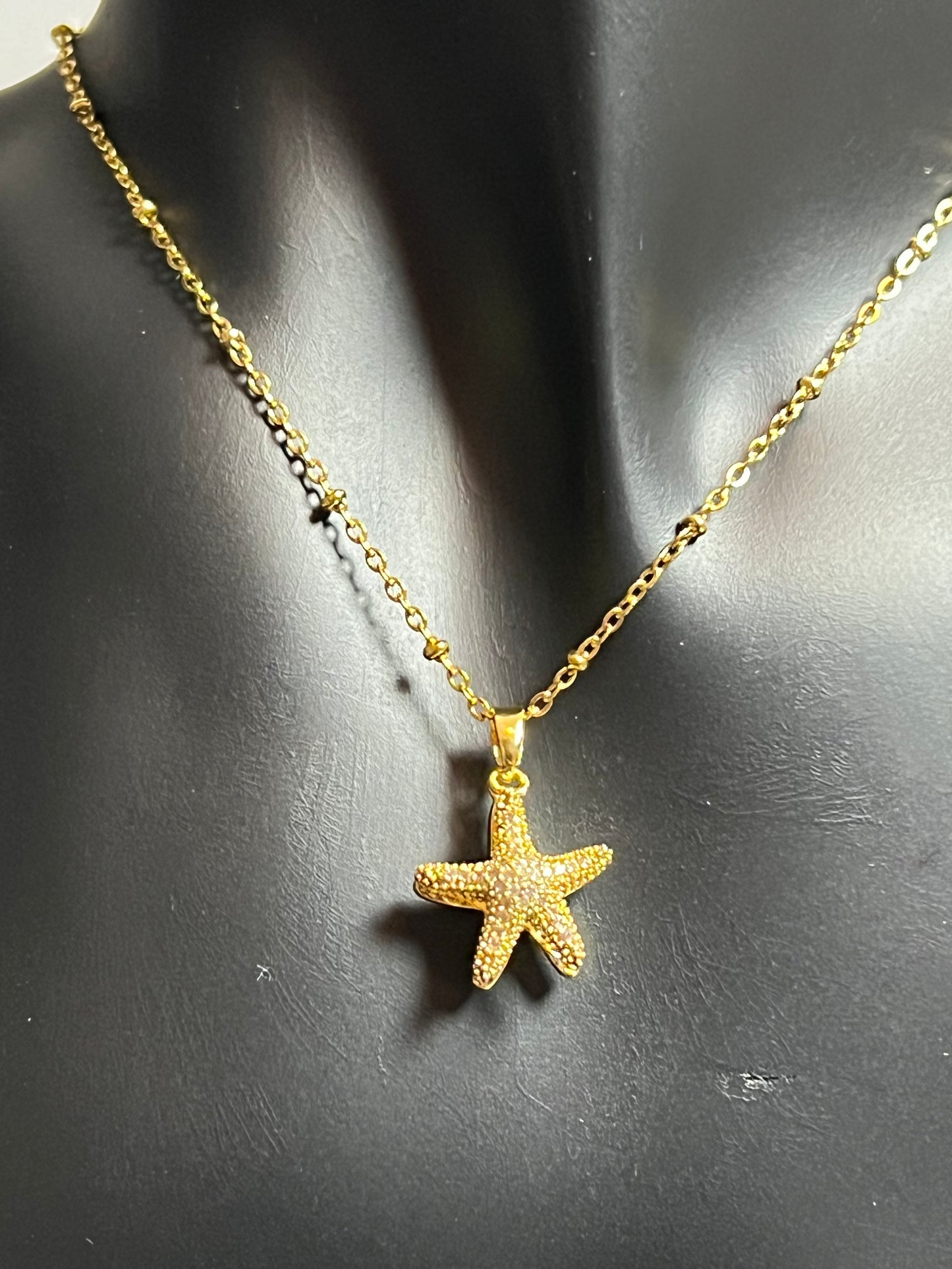 Twin Starfish - 18k gold plated Necklace