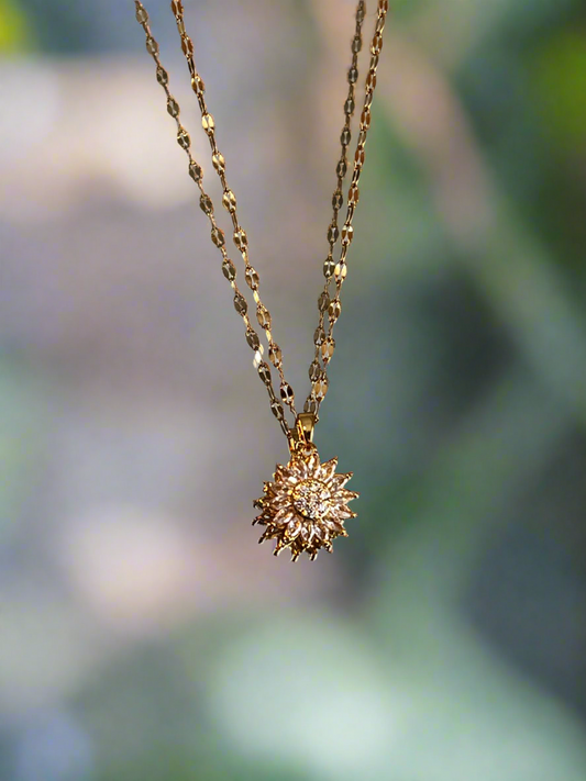 Spinning daisy -18K Gold plated spinning pendant Necklace
