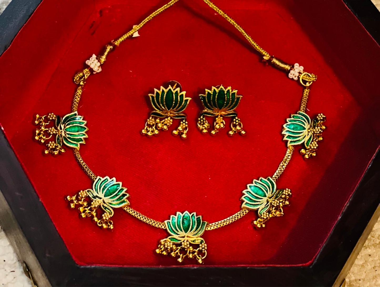Hima - Green lotus with beads choker and earrings