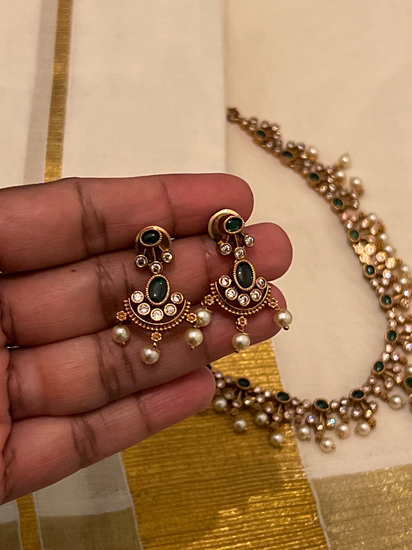 Alakanandha - pearl & stones Necklace Green