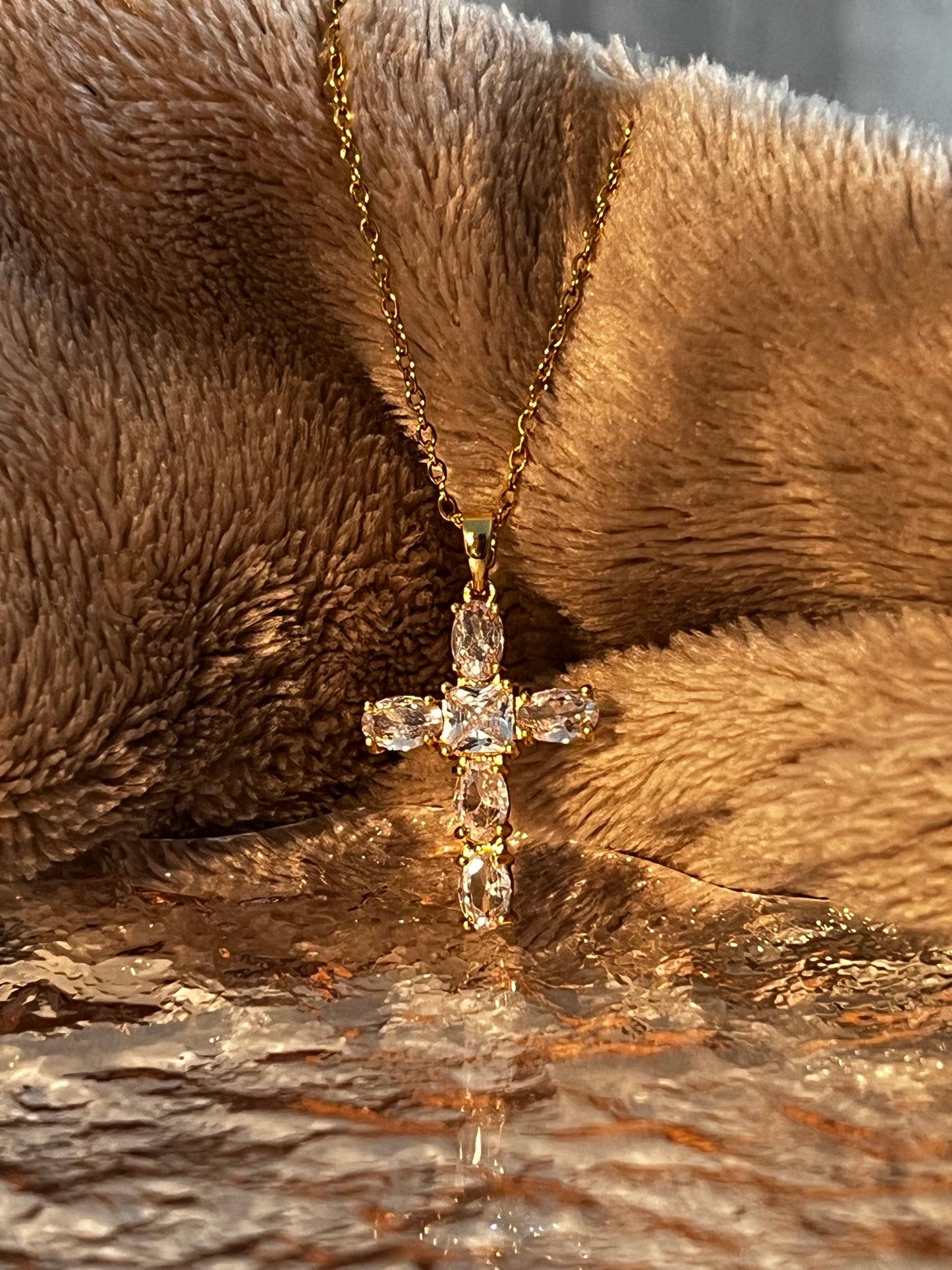 Cross Love - 18k Gold plated cross and Necklace