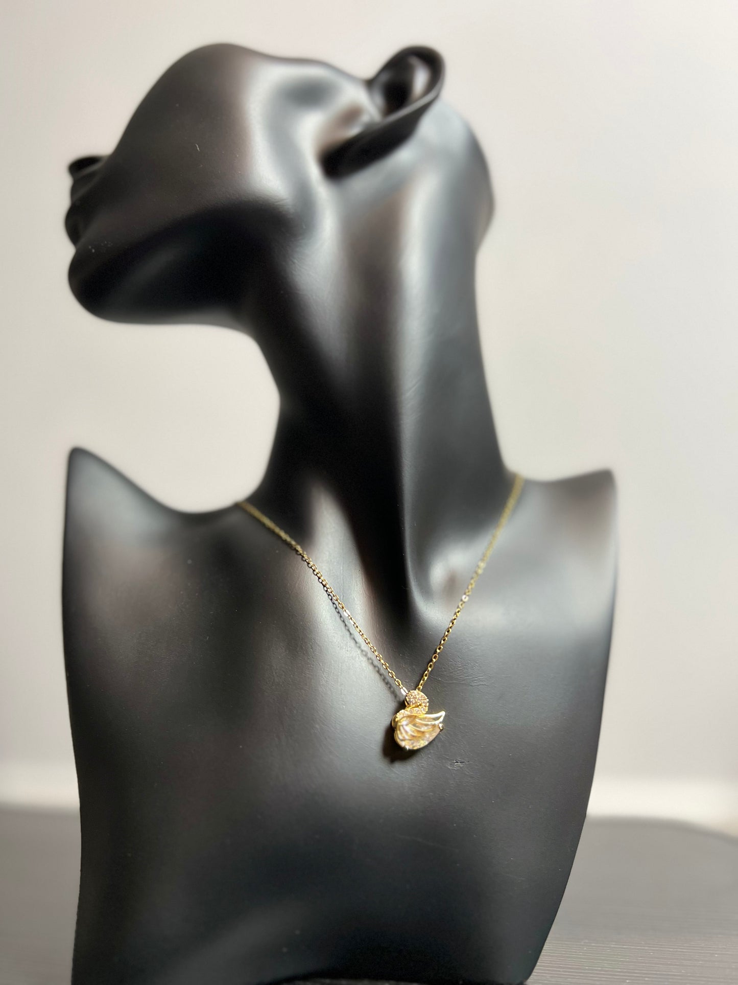 Swan Bliss - 18k gold plated Necklace