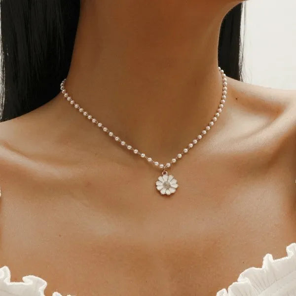 Sweet Daisy beaded Necklace