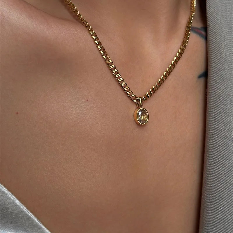 Oval Bliss - 18k gold plated necklace