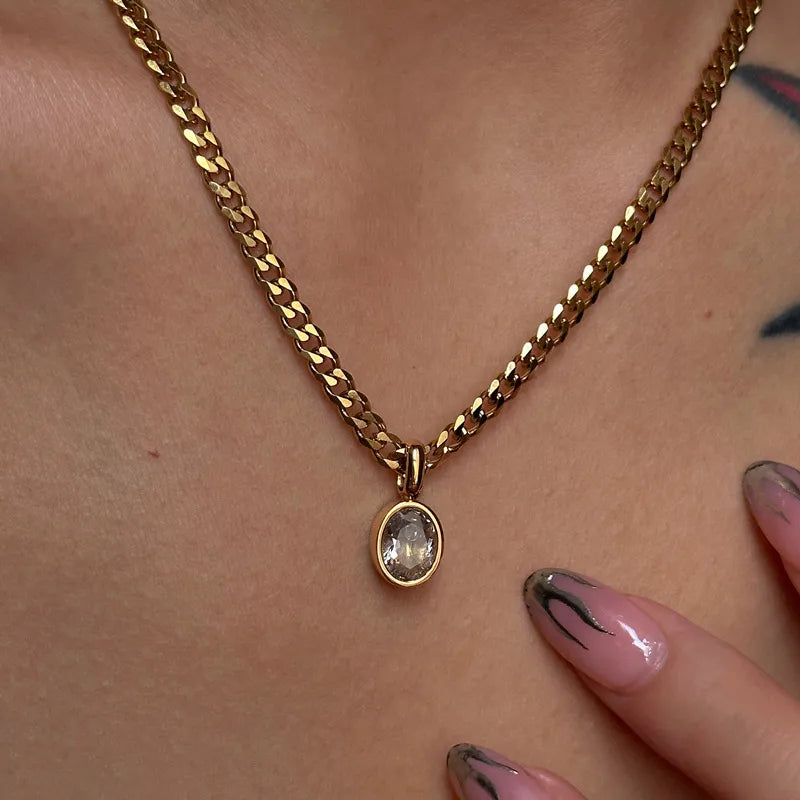 Oval Bliss - 18k gold plated necklace