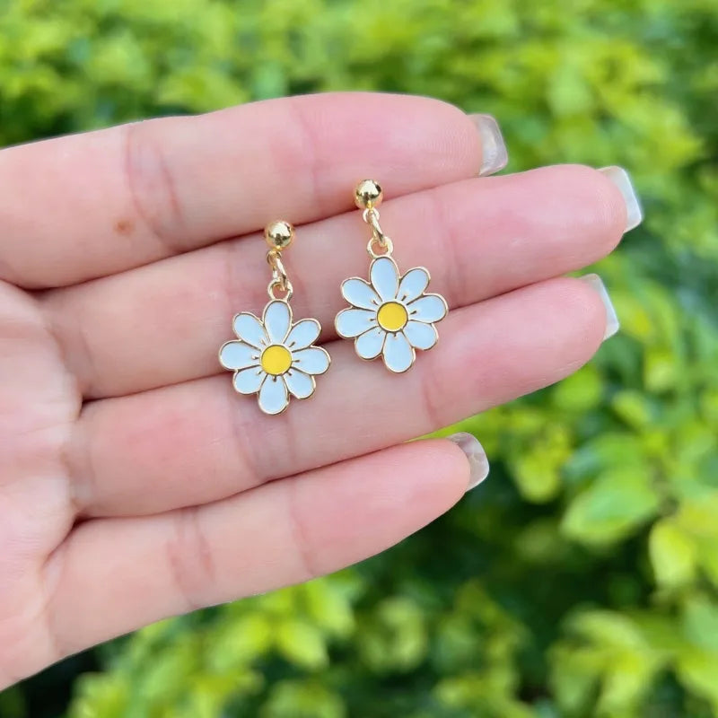 Daisy Vibe - Dazzle necklace collection, 18k gold plated daily wear necklace & earring set