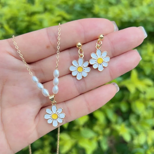 Daisy Vibe - Dazzle necklace collection, 18k gold plated daily wear necklace & earring set
