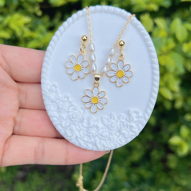 Daisy Vibe - Dazzle necklace collection, 18k gold plated daily wear necklace & earring set